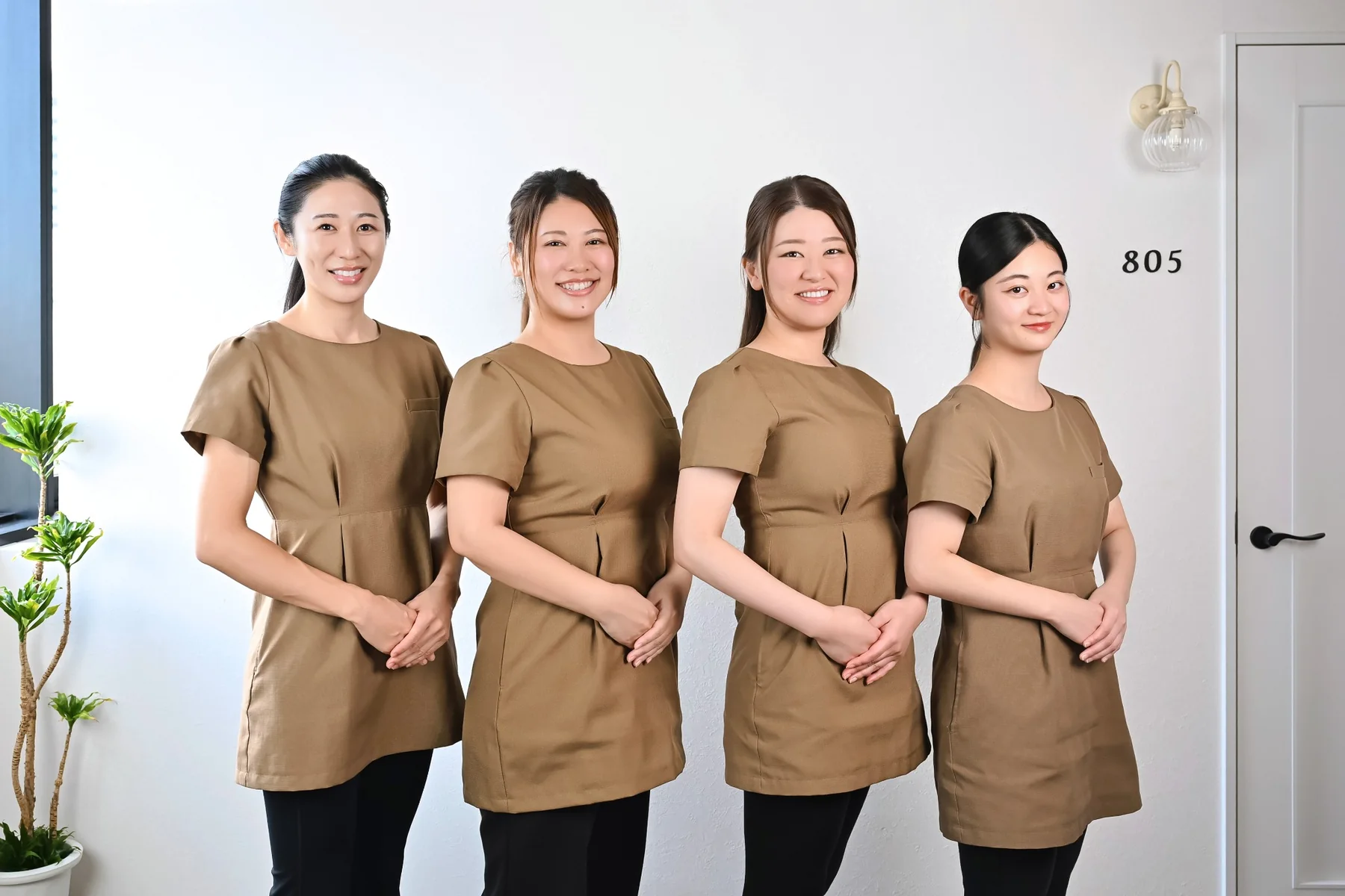 こもの鍼灸院の女性スタッフ